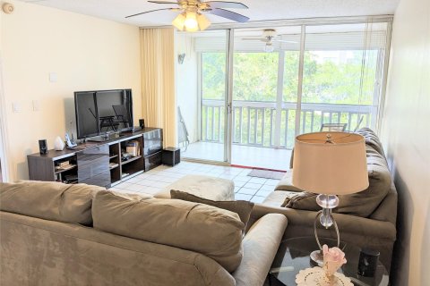 Condo in Lauderhill, Florida, 2 bedrooms  № 1047848 - photo 23