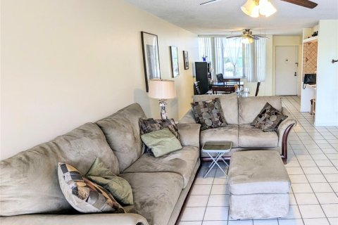 Condo in Lauderhill, Florida, 2 bedrooms  № 1047848 - photo 18