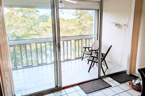 Condo in Lauderhill, Florida, 2 bedrooms  № 1047848 - photo 10