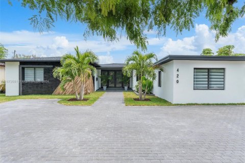 House in Miami Beach, Florida 4 bedrooms, 198.44 sq.m. № 1396912 - photo 4