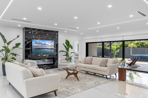 Casa en venta en Miami Beach, Florida, 4 dormitorios, 198.44 m2 № 1396912 - foto 15