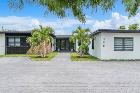 Villa ou maison à vendre à Miami Beach, Floride: 4 chambres, 198.44 m2 № 1396912 - photo 2