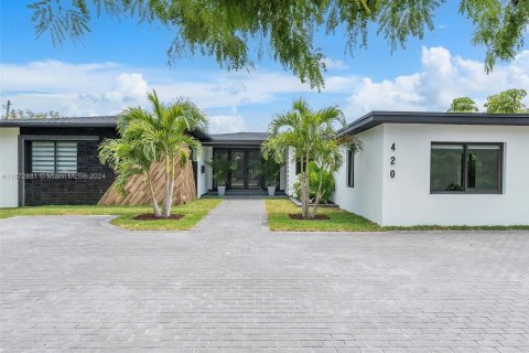 House in Miami Beach, Florida 4 bedrooms, 198.44 sq.m. № 1396912 - photo 5