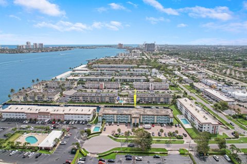 Condominio en venta en North Palm Beach, Florida, 1 dormitorio, 78.97 m2 № 1057013 - foto 8