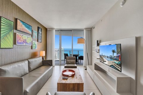 Condominio en venta en Hollywood, Florida, 1 dormitorio, 78.97 m2 № 1043872 - foto 2