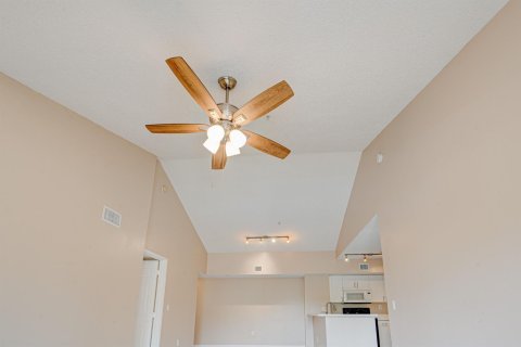 Condo in Coconut Creek, Florida, 2 bedrooms  № 1056894 - photo 10