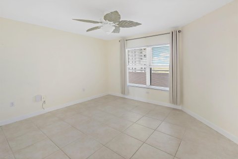 Condo in Hutchinson Island South, Florida, 2 bedrooms  № 1038345 - photo 22