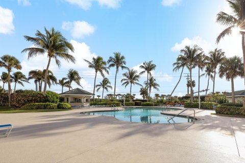 Condo in Hutchinson Island South, Florida, 2 bedrooms  № 1038345 - photo 9