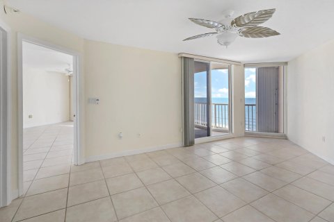 Condo in Hutchinson Island South, Florida, 2 bedrooms  № 1038345 - photo 25