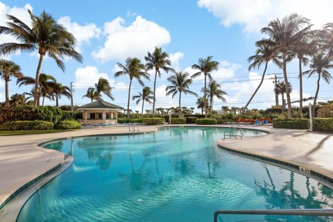 Condo in Hutchinson Island South, Florida, 2 bedrooms  № 1038345 - photo 8