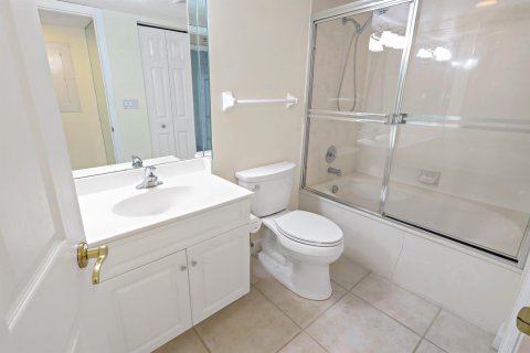 Condo in Hutchinson Island South, Florida, 2 bedrooms  № 1038345 - photo 20