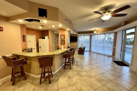 Condo in Hutchinson Island South, Florida, 2 bedrooms  № 1038345 - photo 16