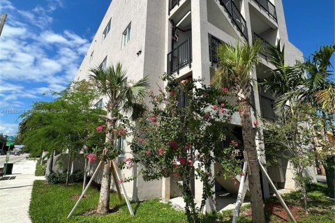Снять в аренду квартиру в Майами, Флорида 2 спальни, 102.75м2, № 1072932 - фото 6