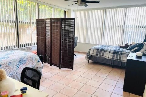 Condominio en venta en Hallandale Beach, Florida, 2 dormitorios, 146.79 m2 № 1033434 - foto 28