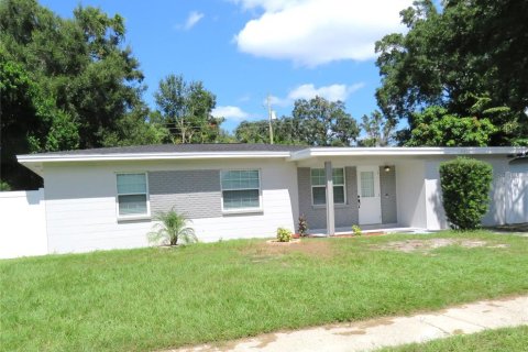 House in Tampa, Florida 4 bedrooms, 121.42 sq.m. № 1409997 - photo 25