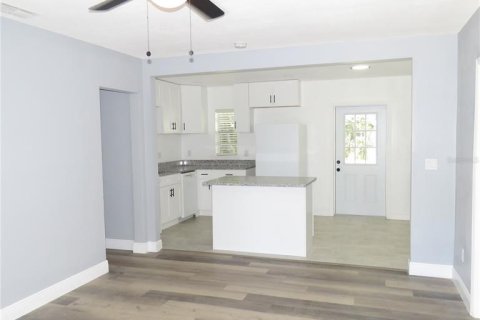 Villa ou maison à vendre à Tampa, Floride: 4 chambres, 121.42 m2 № 1409997 - photo 2