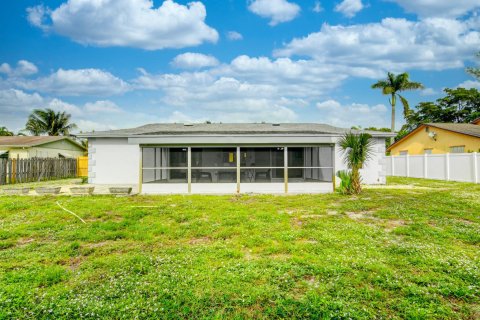 House in West Palm Beach, Florida 3 bedrooms, 146.6 sq.m. № 1079469 - photo 4