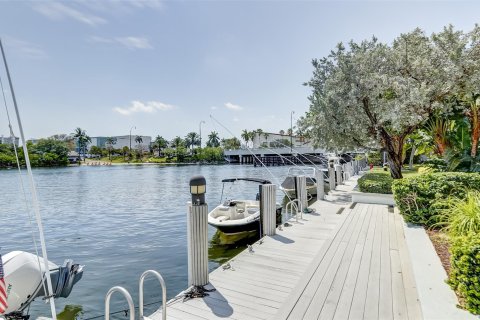 Copropriété à vendre à Fort Lauderdale, Floride: 2 chambres, 124.86 m2 № 1061310 - photo 11