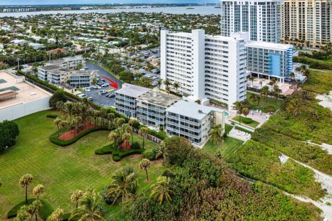 Condominio en venta en Riviera Beach, Florida, 2 dormitorios, 80.64 m2 № 1018012 - foto 12