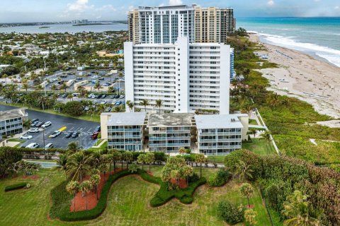 Copropriété à vendre à Riviera Beach, Floride: 2 chambres, 80.64 m2 № 1018012 - photo 1