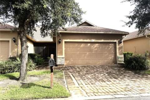 Touwnhouse à vendre à DeLand, Floride: 3 chambres, 131.92 m2 № 1400492 - photo 1