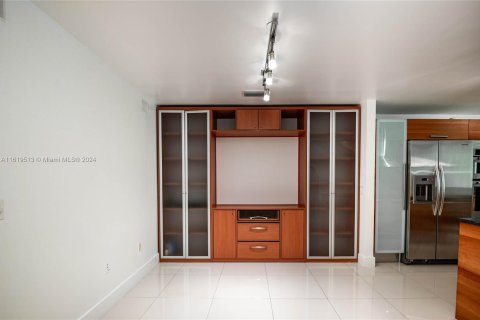 Condo in Aventura, Florida, 2 bedrooms  № 1241921 - photo 11