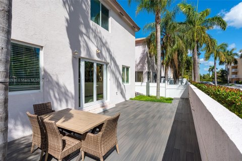 House in Dania Beach, Florida 3 bedrooms, 221.85 sq.m. № 1040471 - photo 29