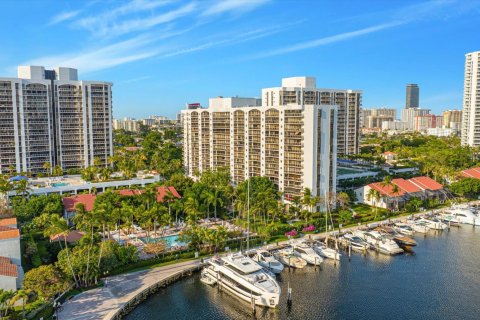 Condo in Aventura, Florida, 2 bedrooms  № 1097840 - photo 8