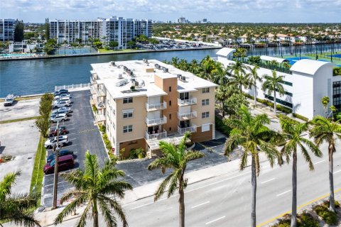 Condo in Hollywood, Florida, 2 bedrooms  № 1045395 - photo 24