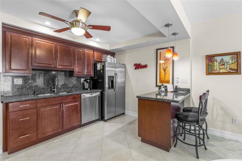 Copropriété à vendre à Hollywood, Floride: 2 chambres, 111.48 m2 № 1045395 - photo 15