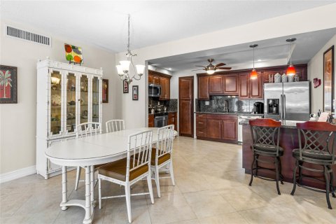 Copropriété à vendre à Hollywood, Floride: 2 chambres, 111.48 m2 № 1045395 - photo 17