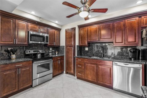 Copropriété à vendre à Hollywood, Floride: 2 chambres, 111.48 m2 № 1045395 - photo 16