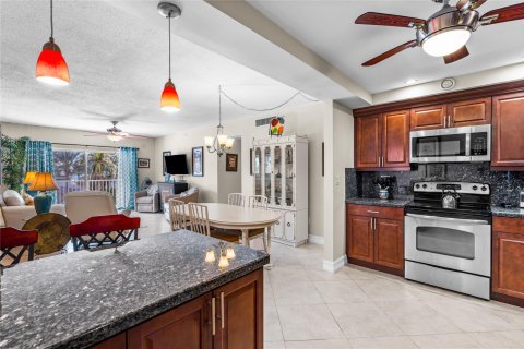 Copropriété à vendre à Hollywood, Floride: 2 chambres, 111.48 m2 № 1045395 - photo 14