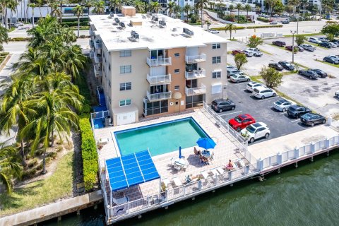 Condominio en venta en Hollywood, Florida, 2 dormitorios, 111.48 m2 № 1045395 - foto 3