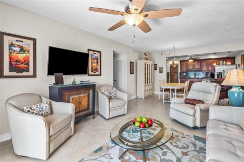 Copropriété à vendre à Hollywood, Floride: 2 chambres, 111.48 m2 № 1045395 - photo 13