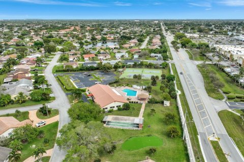 Villa ou maison à vendre à Tamarac, Floride: 2 chambres, 176.79 m2 № 1045444 - photo 2