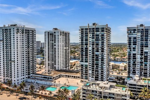 Copropriété à vendre à Hollywood, Floride: 1 chambre, 92.9 m2 № 1065143 - photo 1