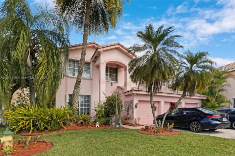 Villa ou maison à vendre à Miramar, Floride: 4 chambres, 323.21 m2 № 1047433 - photo 1