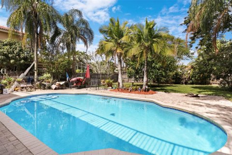 Villa ou maison à vendre à Miramar, Floride: 4 chambres, 323.21 m2 № 1047433 - photo 2