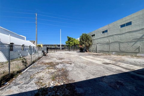 Propiedad comercial en venta en Hollywood, Florida № 1216573 - foto 20