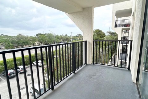 Copropriété à vendre à Tamarac, Floride: 2 chambres, 98.48 m2 № 1072790 - photo 8