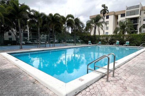 Condominio en venta en Tamarac, Florida, 2 dormitorios, 98.48 m2 № 1072790 - foto 1