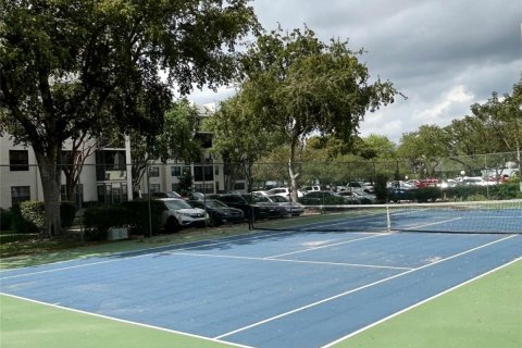 Condo in Tamarac, Florida, 2 bedrooms  № 1072790 - photo 3