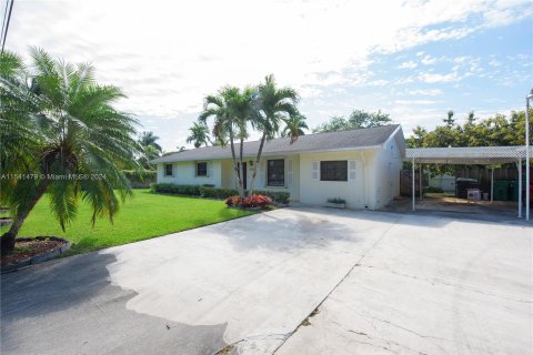 House in Miami, Florida 3 bedrooms, 134.89 sq.m. № 1075123 - photo 2