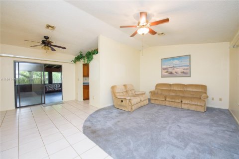 House in Miami, Florida 3 bedrooms, 134.89 sq.m. № 1075123 - photo 7