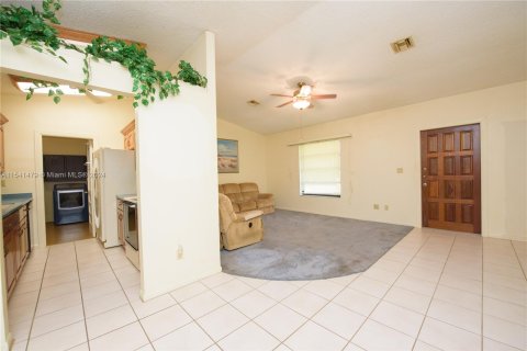 House in Miami, Florida 3 bedrooms, 134.89 sq.m. № 1075123 - photo 9