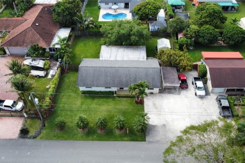 House in Miami, Florida 3 bedrooms, 134.89 sq.m. № 1075123 - photo 27