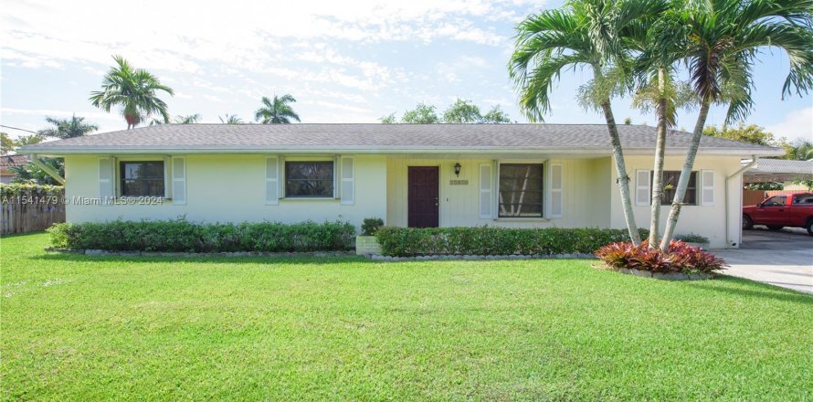 House in Miami, Florida 3 bedrooms, 134.89 sq.m. № 1075123