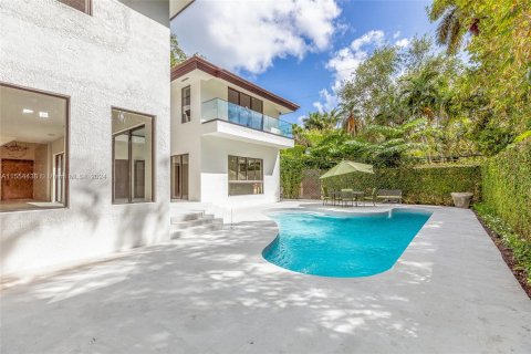 Villa ou maison à vendre à Miami, Floride: 6 chambres, 404.31 m2 № 1075163 - photo 1