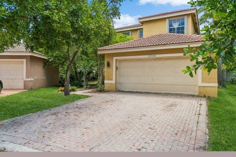 Casa en venta en Miramar, Florida, 5 dormitorios, 244.98 m2 № 1294062 - foto 1